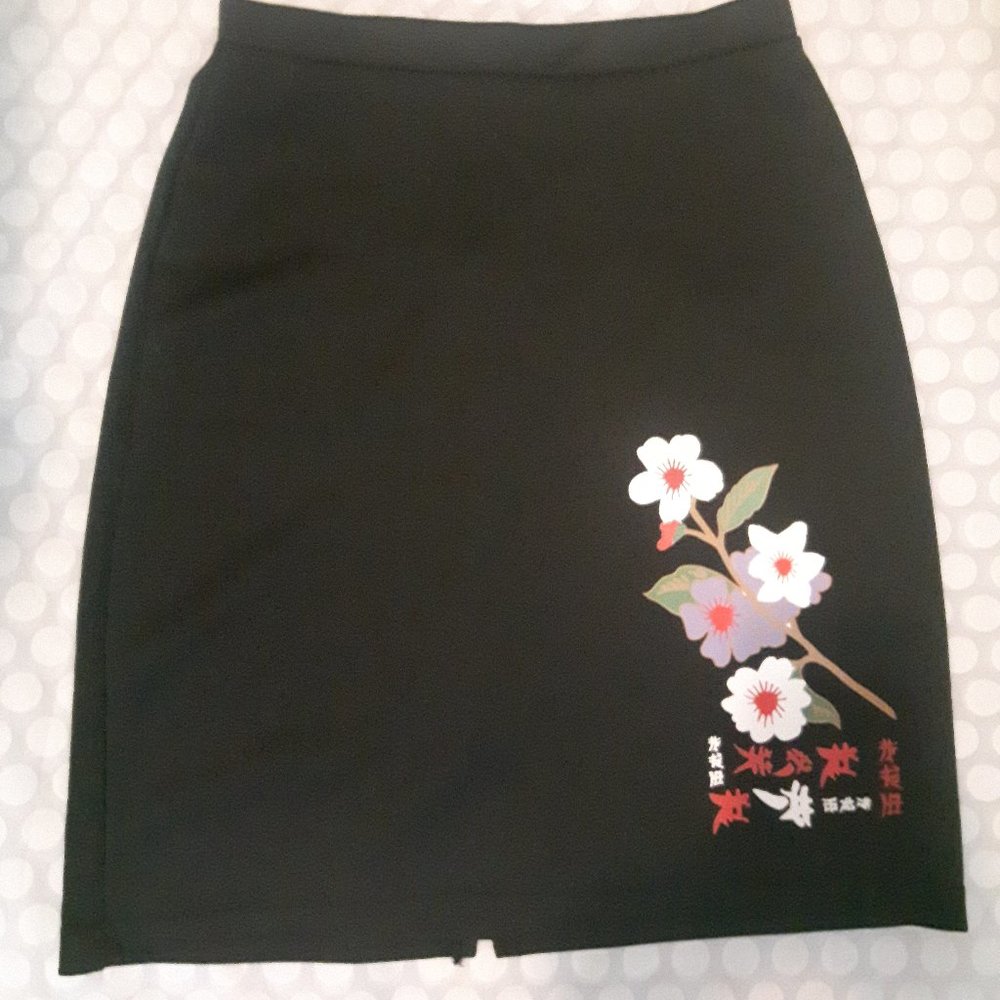 Small above knee fitted black skirt